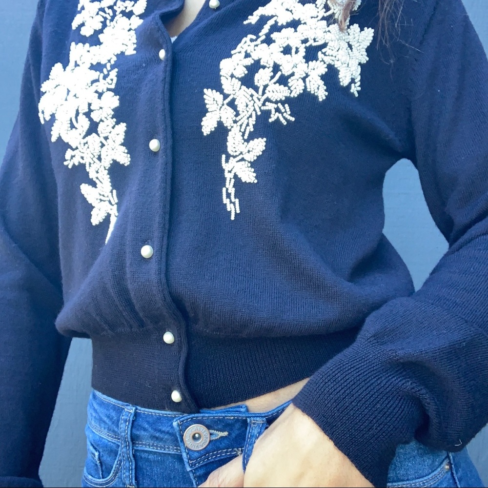 SOLD!!Ann Taylor beaded cardigan Sz M - Picture 6 of 6